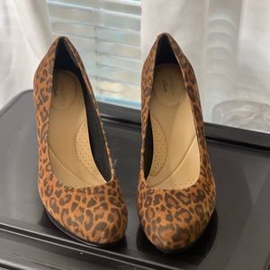 Clarks Adriel Viola-natural/bourbon high heel shoe